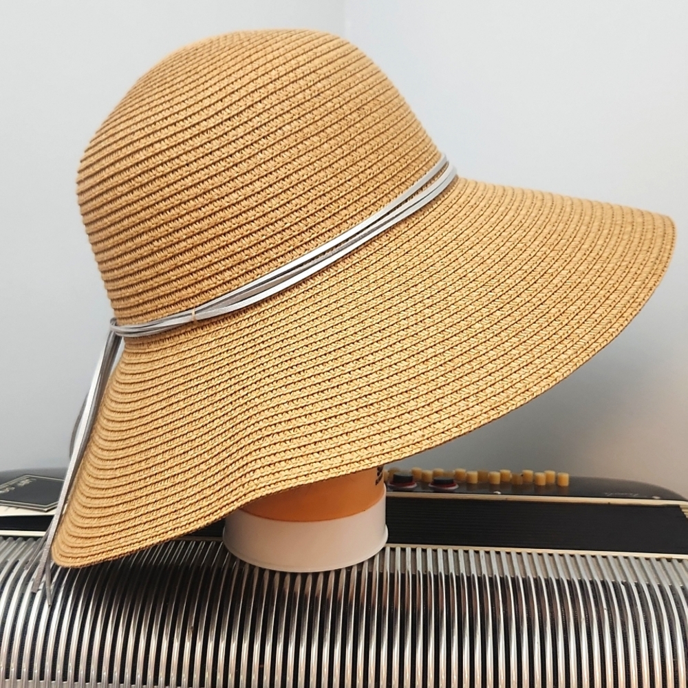 NWT - ELEGANT NICOLE MARCIANO UPF 50+ TAN WIDE-BRIMMED HAT W/SILVER BAND - Picture 4 of 7